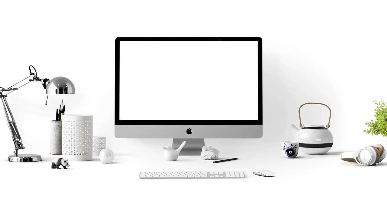 Portátil conectado a monitor externo