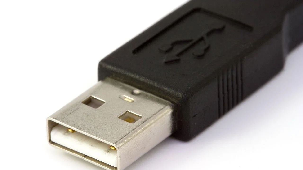 Memoria USB conectada a un ordenador