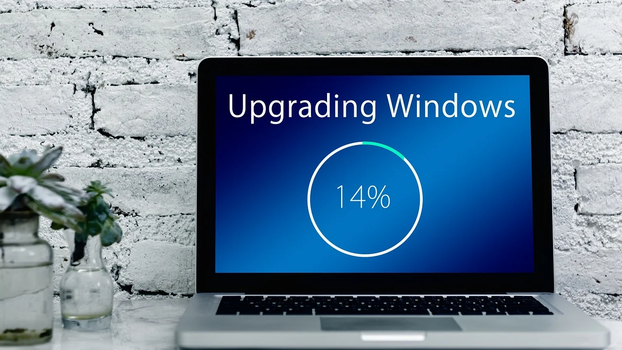 Pantalla de actualización de Windows en un portátil